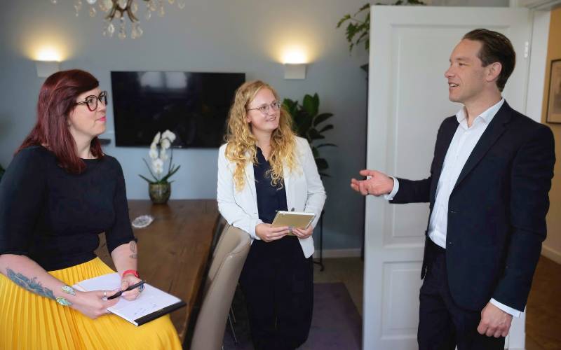 Overleg tussen Advocaat Weermeijer-Patist en 2 collega's